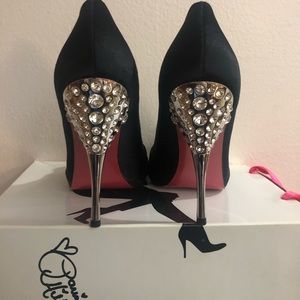 Paris Hilton black rhinestoned heel pumps 9